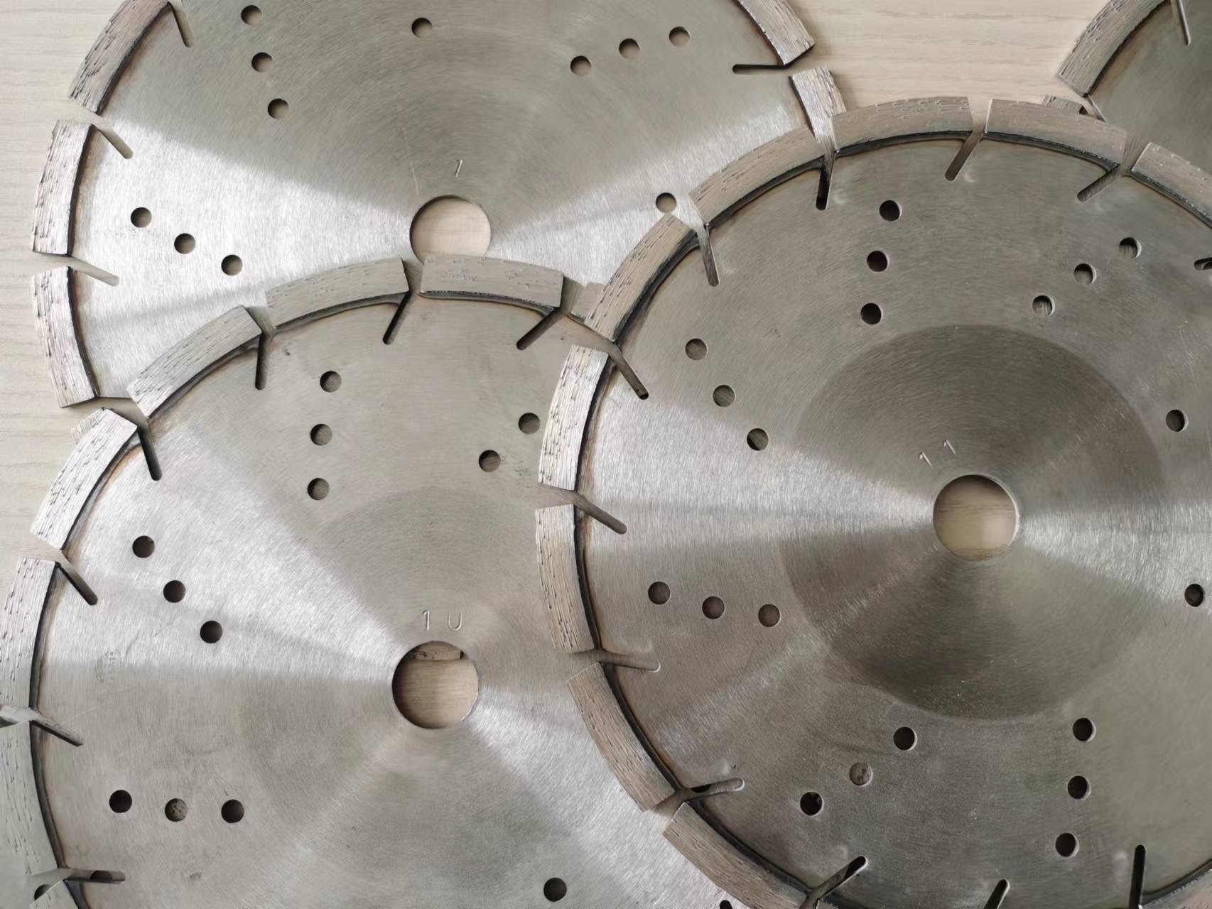 Medium-diameter Saw Blade